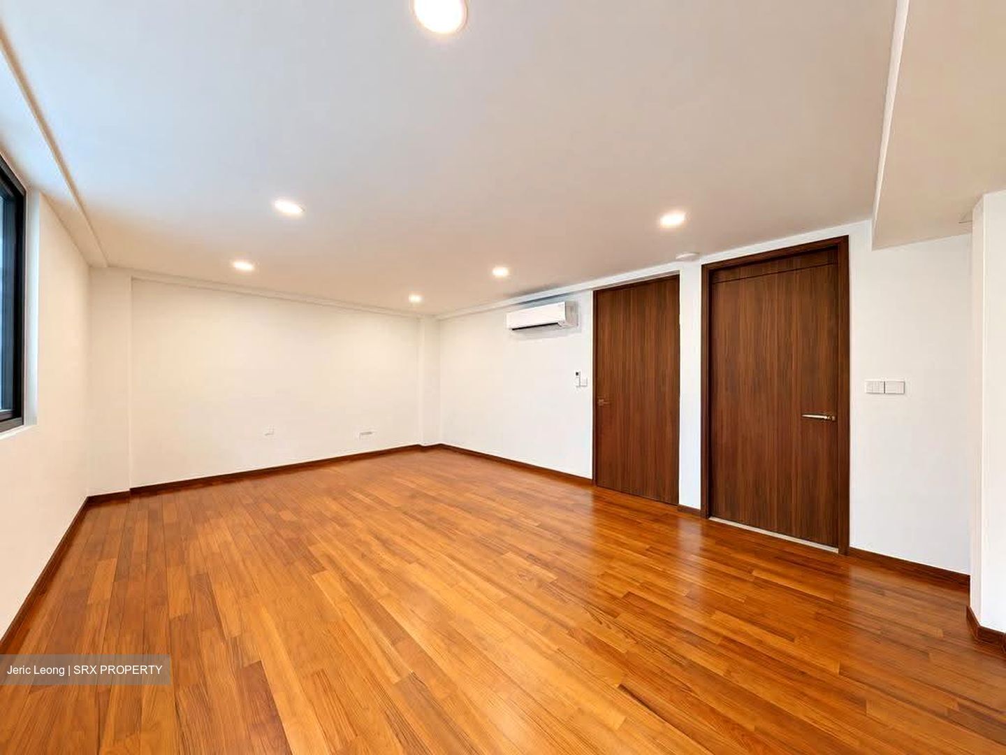 Duke's Road (D10), Semi-Detached #636911641